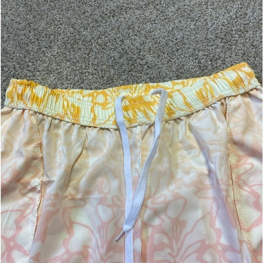 NWOT - Men’s Gradient Flowery Print Casual Summer Pool Beach Short Trunks